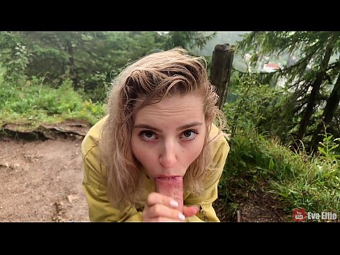 ❤️ Merch yn llyncu cum ar ôl blowjob cyhoeddus - Eva Elfi ❌ Fideo rhefrol wrthon ni